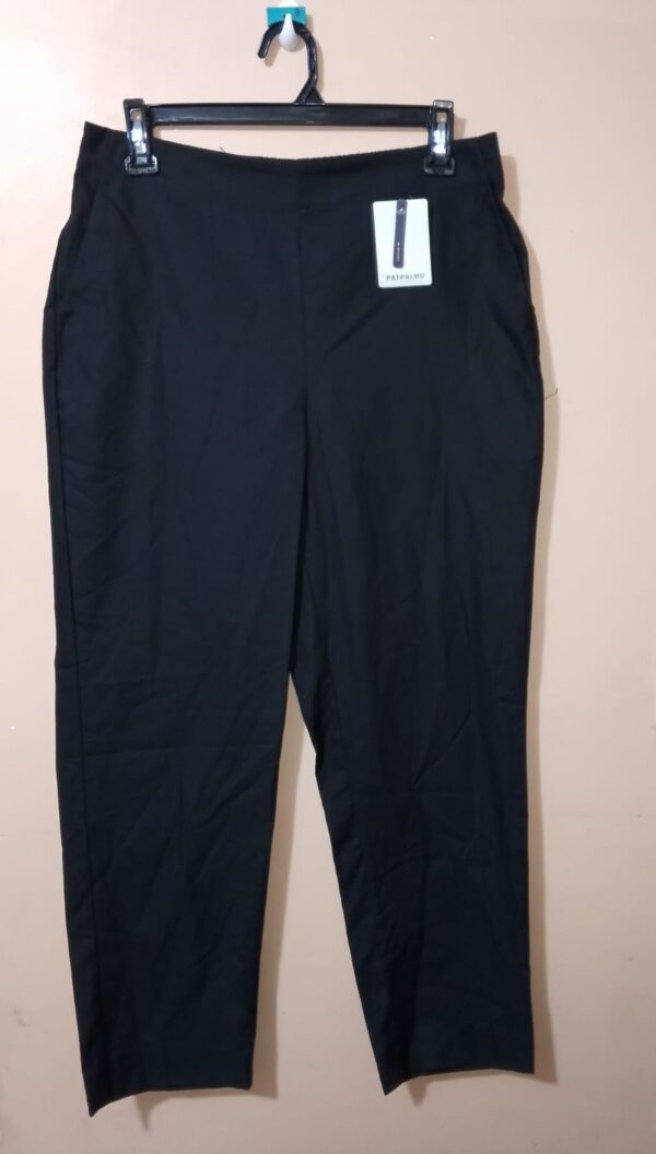 Pantalón Unicolor Con Pretina Resortada En Posterior, Bolsillos Laterales Y Ribetes Traseros