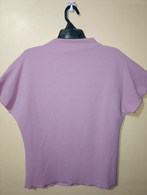 Camiseta para mujer, cuello alto, manga corta, silueta semiajustada
