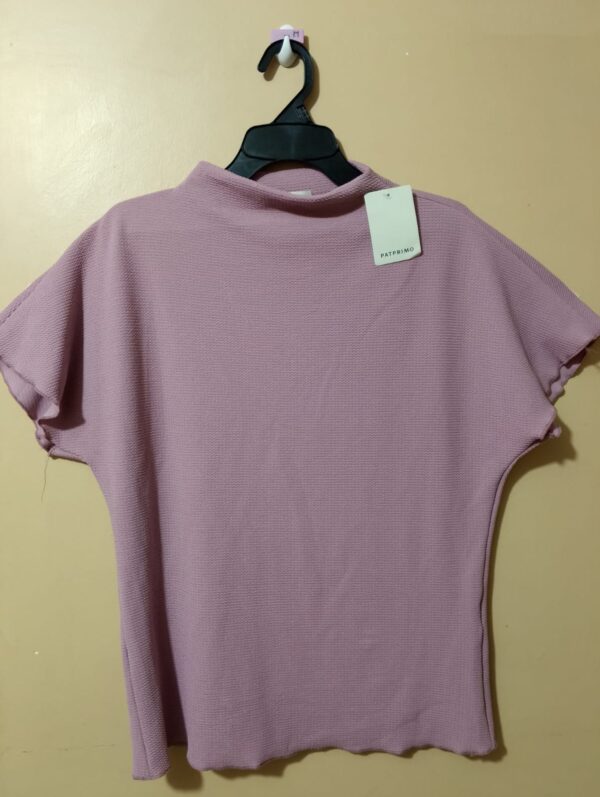 Camiseta para mujer, cuello alto, manga corta, silueta semiajustada