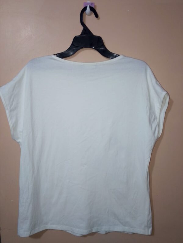 Camiseta con estampado rosas