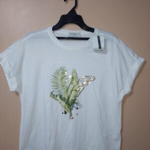 Camiseta con estampado en pecho