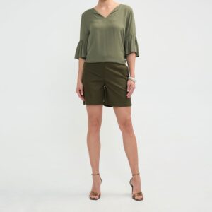 Bermuda formal para mujer, tiro alto, cinturón en tela, bolsillos en diagonal, textura lisa