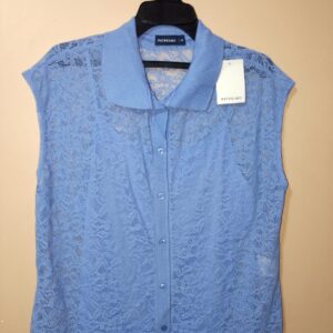 Polo para mujer en encaje, cuello y pechera en rib, manga sisa, silueta regular, con top interna