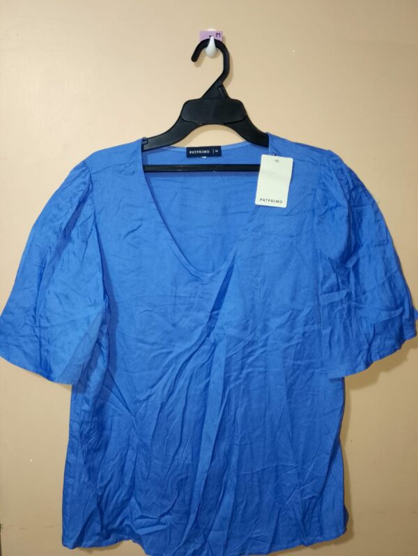 Blusa para mujer, escote en v, manga corta tipo acampanada, textura en efecto rústico, silueta fluida