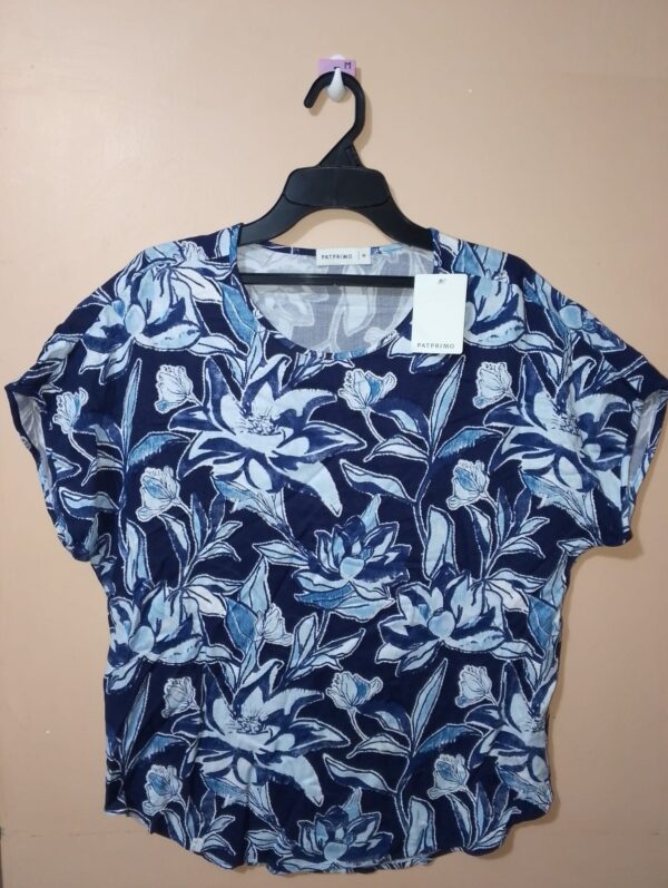 blusa de mujer manga corta con estampado flores