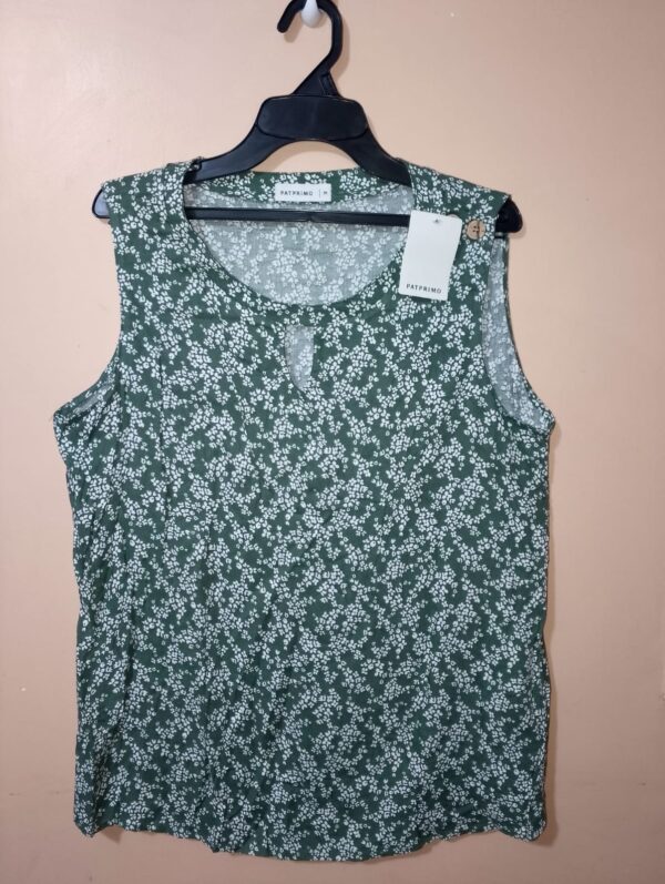 Blusa para mujer, manga sisa, hombros descubiertos, escote redondo con cut out en el centro