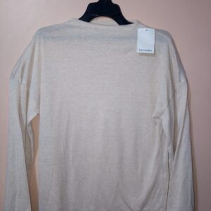 Camiseta tejida para mujer cuello alto, manga campana, detalle de hilos con brillos, silueta cómoda