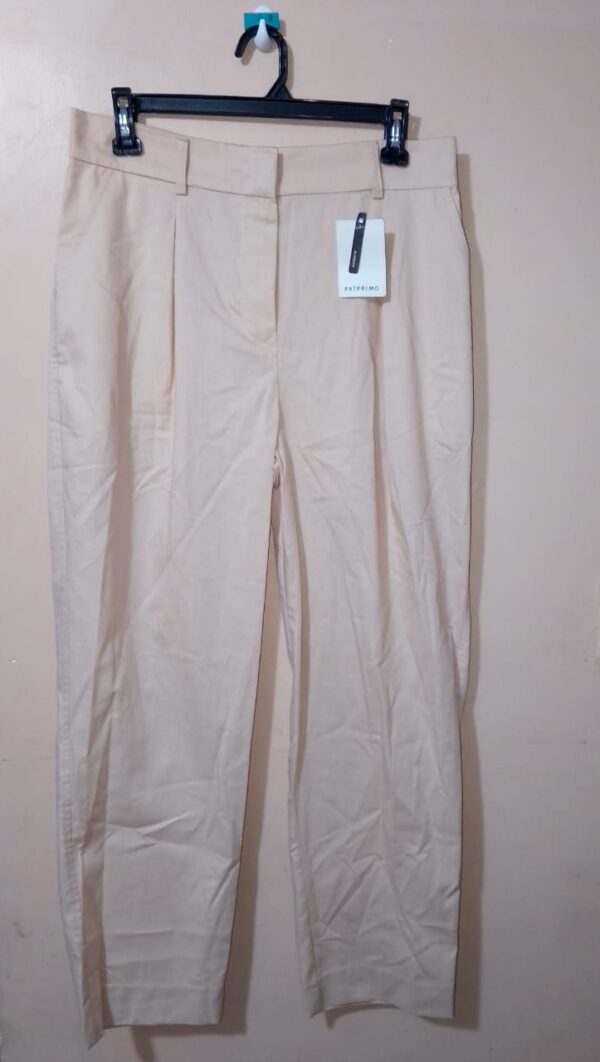Pantalón unicolor recto pretina resortada en posterior