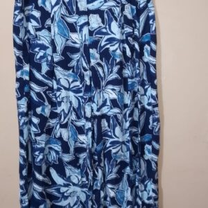Pantalón amplio, estampado para mujer. Confeccionado en materiales como Viscosa