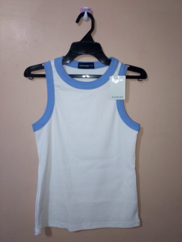 Camiseta para mujer, cuello redondo, manga sisa, silueta ajustada, textura acanalada