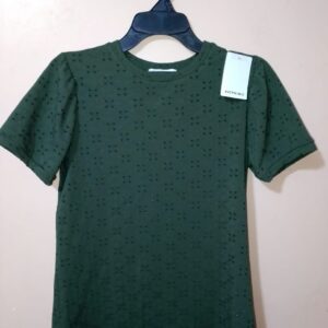 Camiseta para mujer, cuello redondo, manga corta, silueta ajustada, textura perforada, cuello y mangas tono a tono