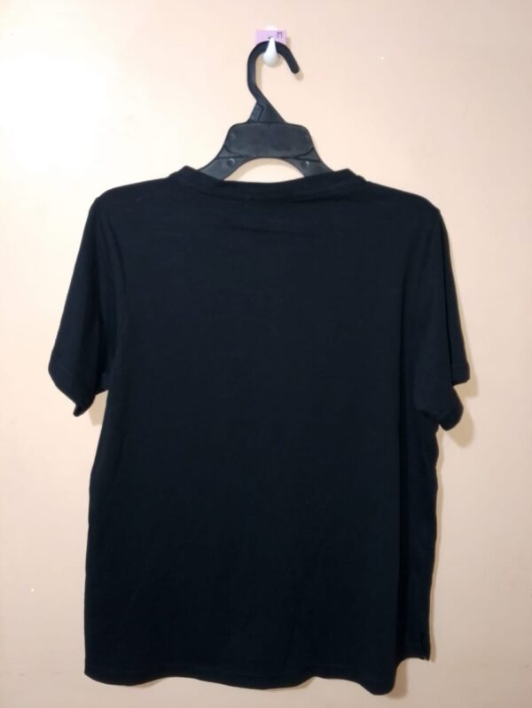 Camiseta para mujer, cuello redondo, con bolsillo en encaje, manga corta, silueta semi-ajustada, textura lisa