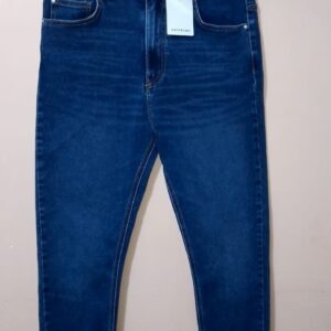 Jean para mujer tipo skinny, tono azul oscuro, silueta ajustada