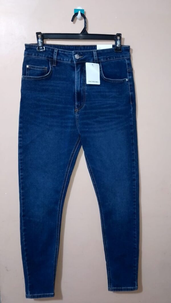 Jean para mujer tipo skinny, tono azul oscuro, silueta ajustada