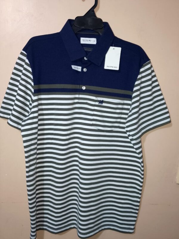 Polo para hombre, cuello maquina, manga corta, silueta regular, bolsillo de parche, estructura de bloques