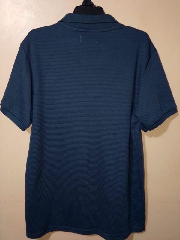 Polo para hombre, cuello tejido, manga corta, silueta regular, diseño unicolor, sin bolsillo