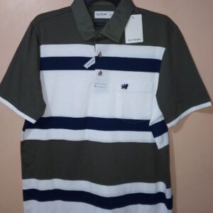 Polo para hombre, cuello maquina, manga corta, silueta regular, con bolsillo parche, estructura con bloques de colores en tonos que se combinan