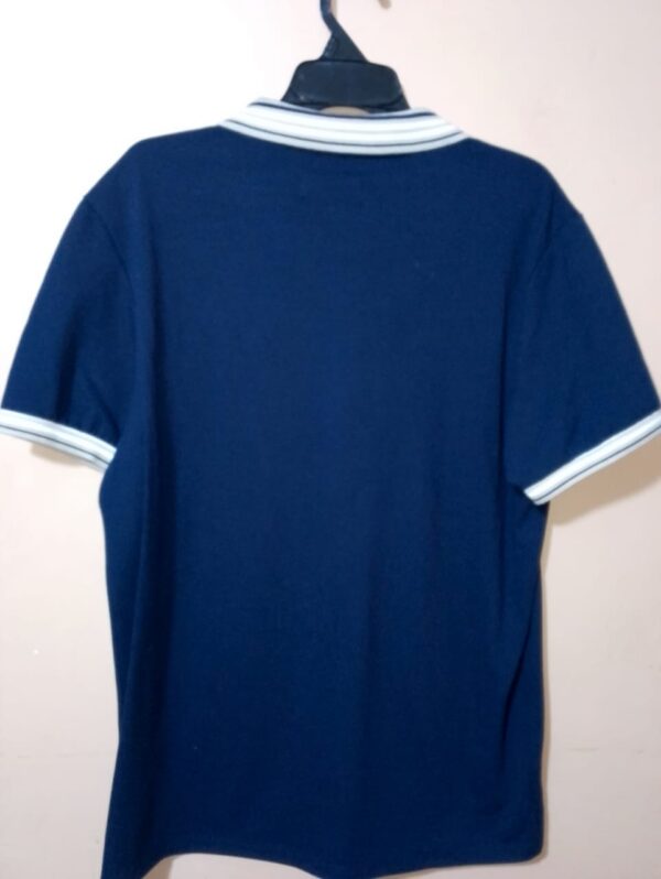 Polo para hombre, cuello tejido en contraste, manga corta, silueta regular fit, sin bolsillo, unicolor
