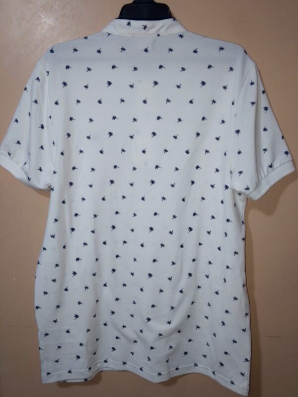 Polo para hombre, cuello mao, manga corta con puño, silueta slim, sin bolsillo, estampada