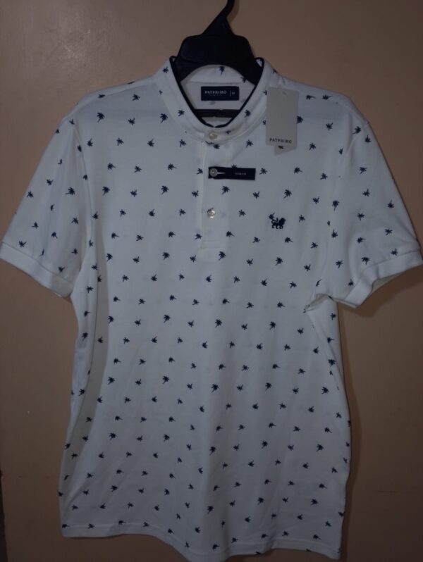 Polo para hombre, cuello mao, manga corta con puño, silueta slim, sin bolsillo, estampada