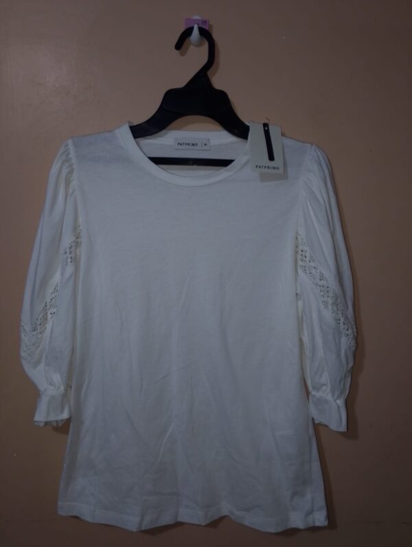 Camiseta para mujer, cuello redondo, manga 3/4, silueta semiajustada, textura lisa, unicolor