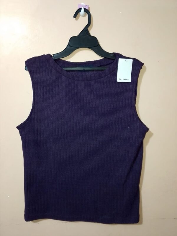 Camiseta para mujer, cuello redondo, manga sisa, silueta amplia, textura bordada