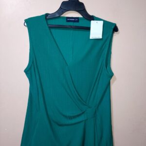 Camiseta para mujer, cuello en v, sin manga, silueta semi-ajustada, textura acanalada