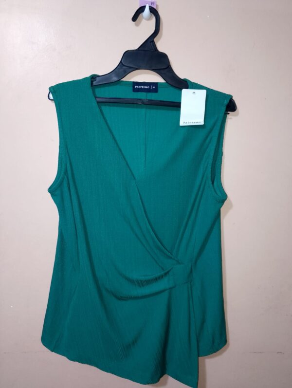 Camiseta para mujer, cuello en v, sin manga, silueta semi-ajustada, textura acanalada