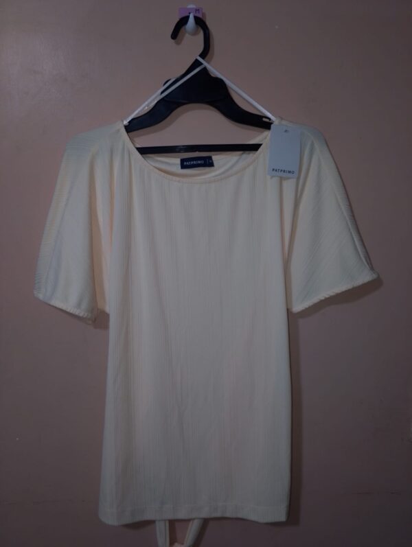 Camiseta para mujer, cuello redondo, manga corta, silueta semi-ajustada, textura acanalada