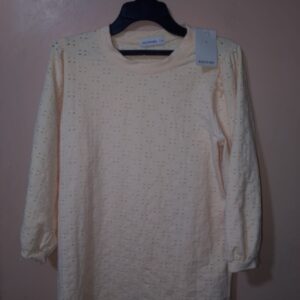 Camiseta para mujer, cuello redondo, manga 3/4, silueta semiajustada, textura perforada