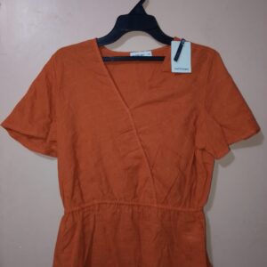 Blusa para mujer, cuello con escote en v, manga corta, textura lisa, silueta semiajustada, diseño unicolor