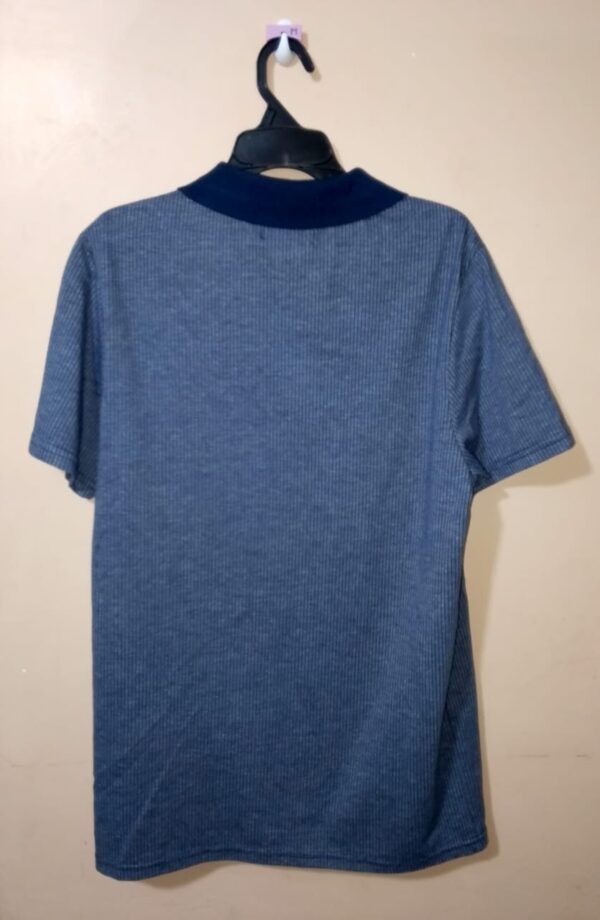 Polo para hombre, cuello tejido, manga corta, silueta slim, diseño unicolor, con cierre en cuello, sin bolsillo