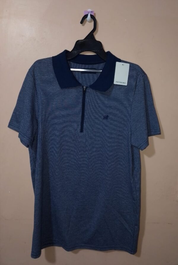 Polo para hombre, cuello tejido, manga corta, silueta slim, diseño unicolor, con cierre en cuello, sin bolsillo